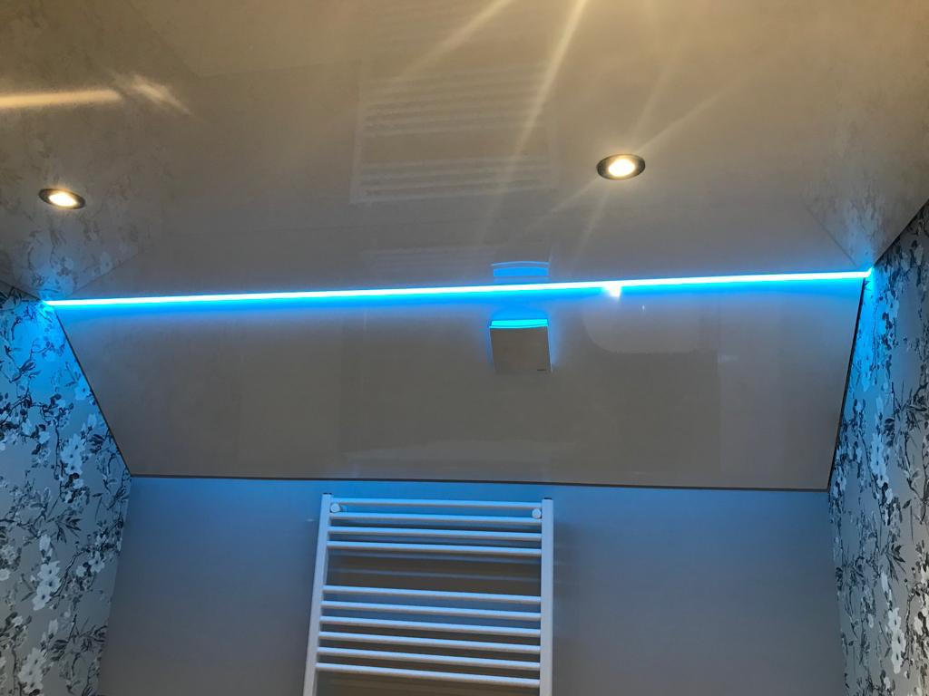 Lichtdecke mit optimaler Arbeitsplatzbeleuchtung und LED-Panels